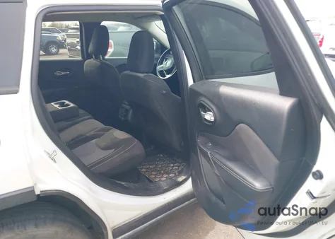 2015 Jeep Cherokee Sport z USA, uszkodzony, nr VIN 1C4PJLAB1FW631553